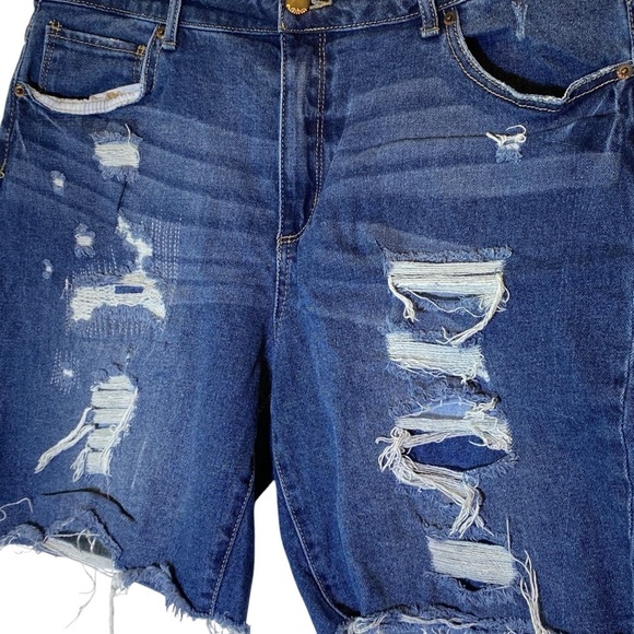 NoBo No Boundaries Women's size 17 Mid rise Denim Blue Distressed Jean Shorts - Picture 2 of 6